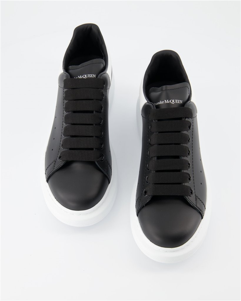 スニーカー オーバーサイズスニーカー Alexander McQueen 黒 女性