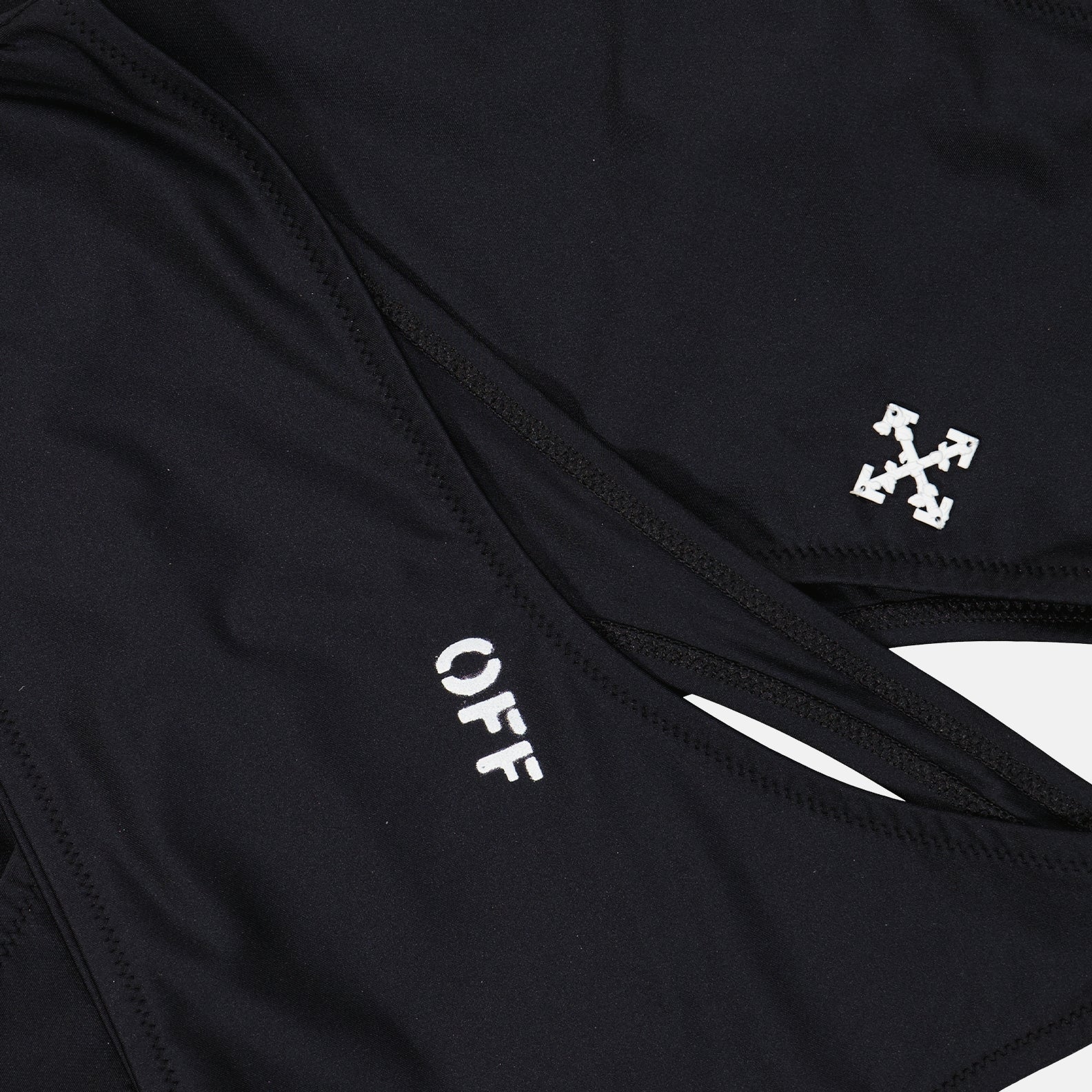 ビーチウェア ビキニオフスタンプ Off-White 黒 女性