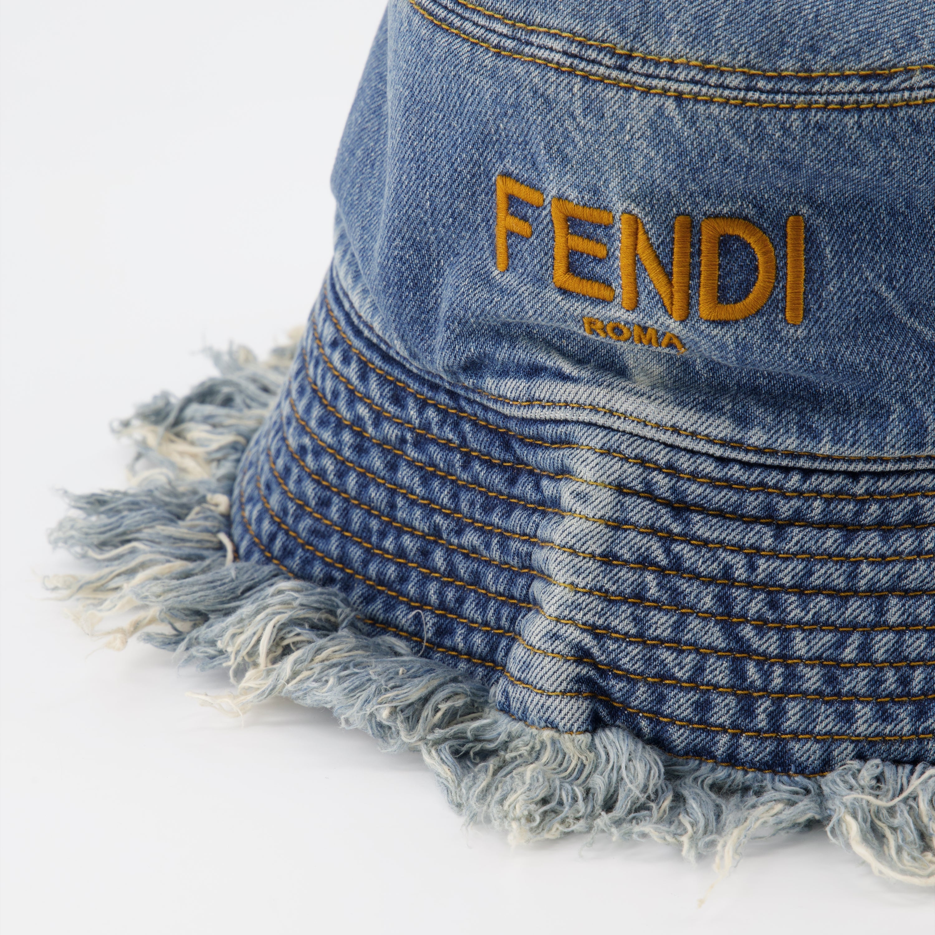 ハット・キャップ・ビーニー デニムバケットハット Fendi 青 男