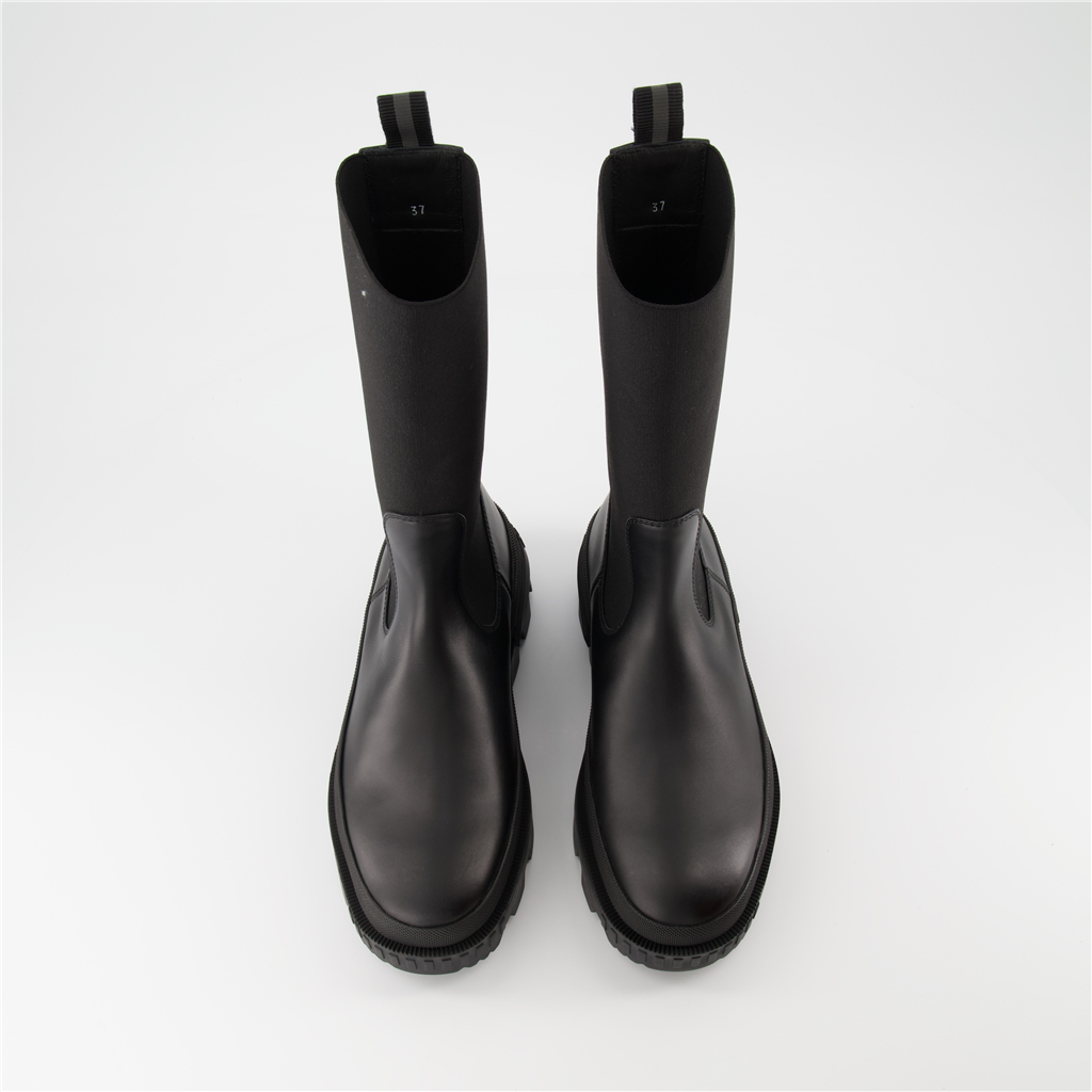 Boots Moncler: The Ultimate in Luxury Outerwear Moncler Black Women