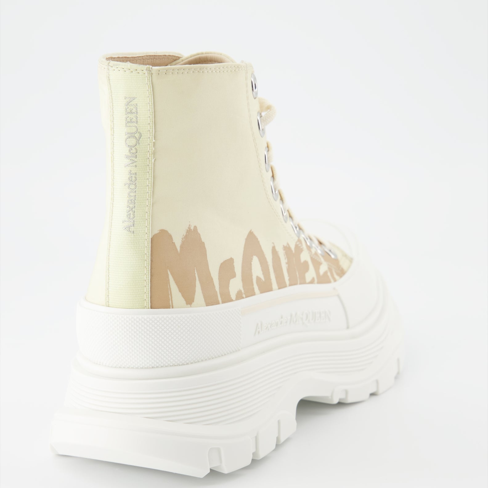 Bottines Bottines Tread Slick Graffiti Alexander McQueen Beige Femme