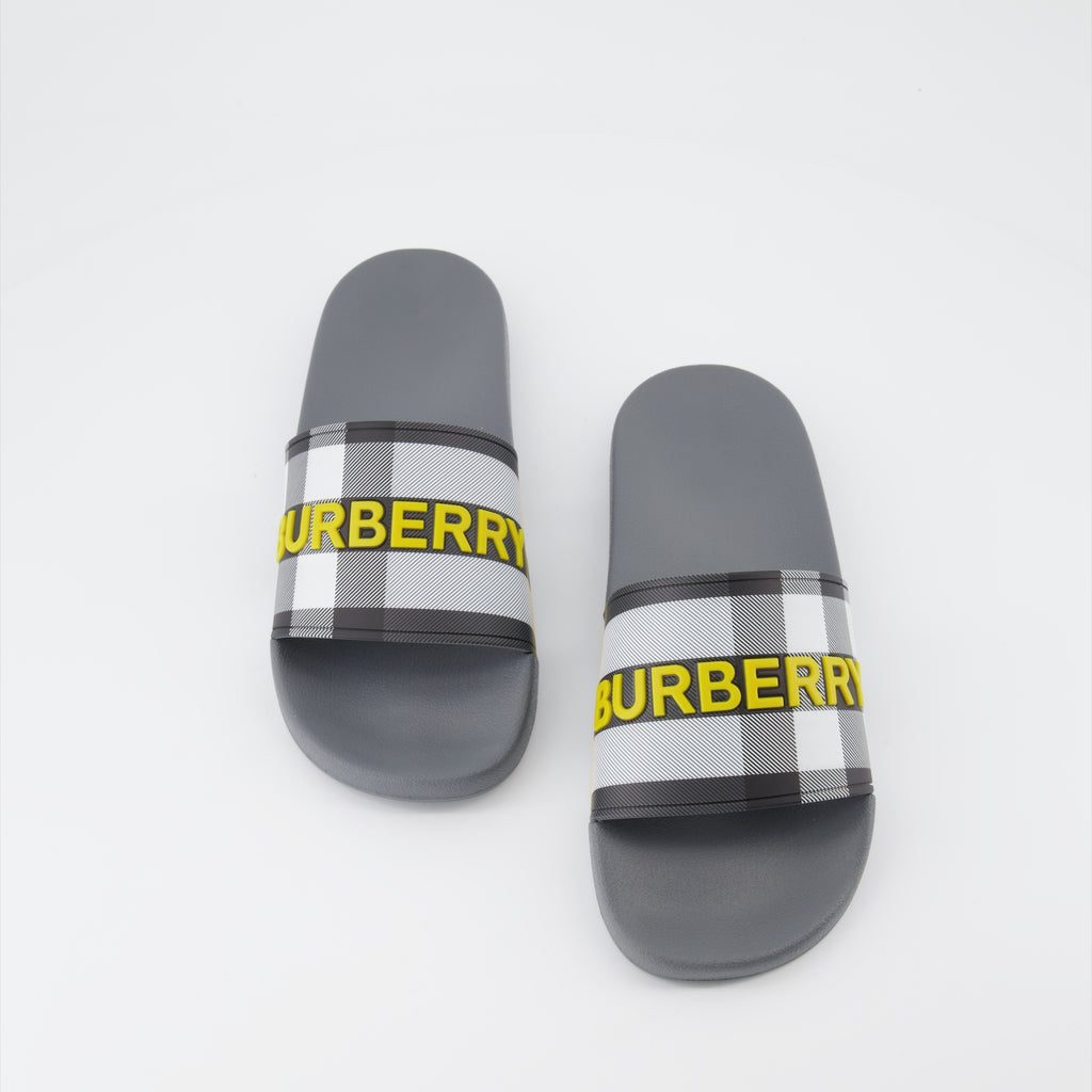 Offene schuhe Claquettes à carreaux Burberry Grau Homme