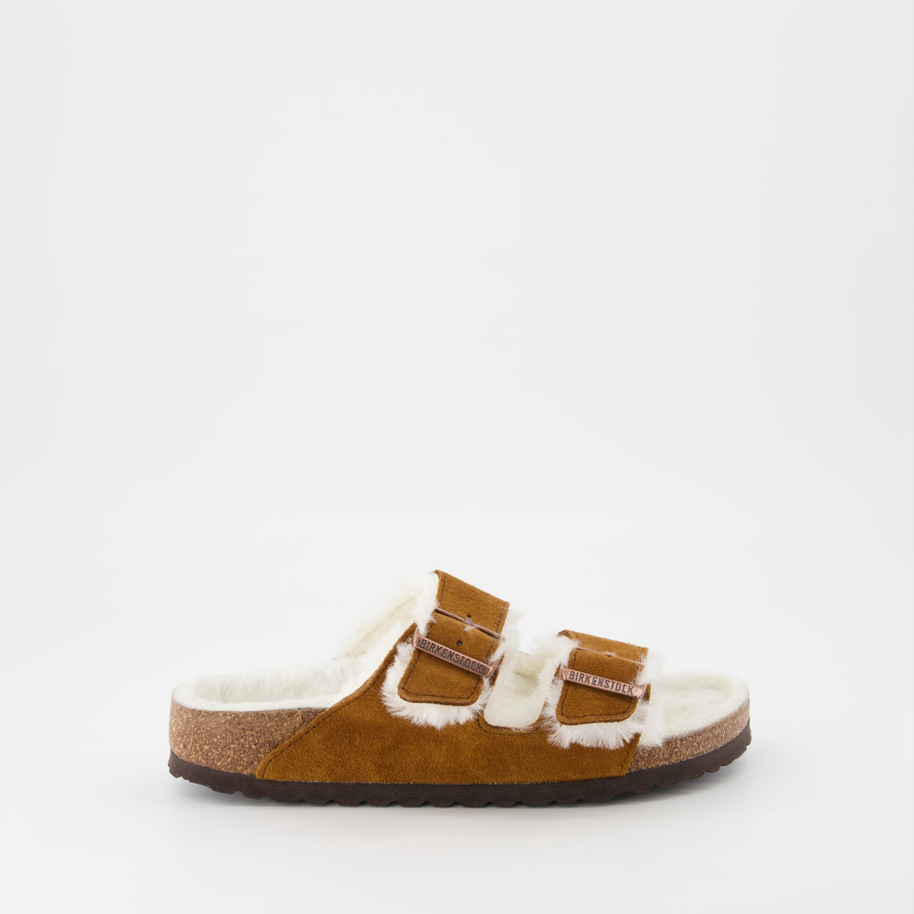 Chaussures ouvertes Claquettes en fourrure Birkenstock Marron Femme