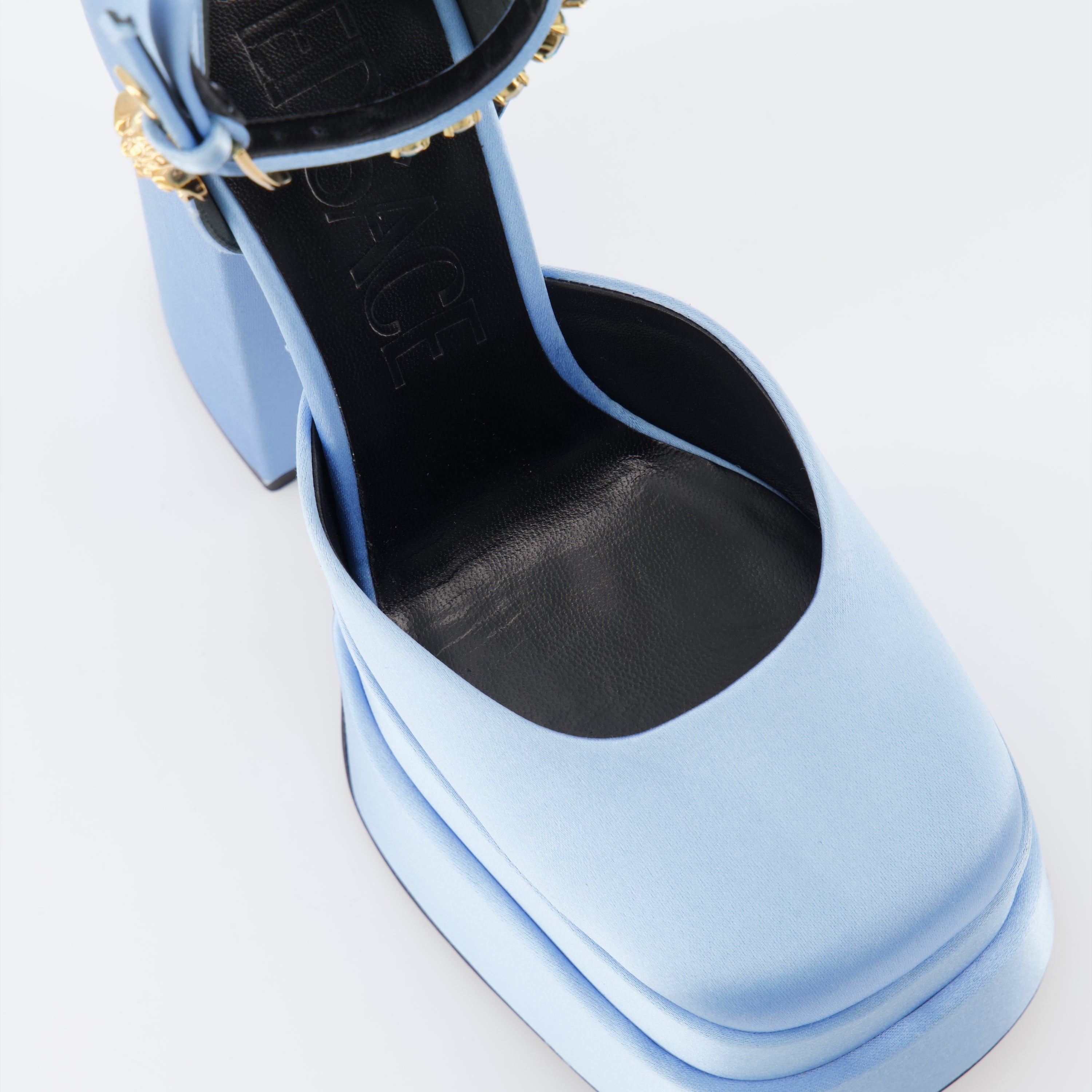 Escarpins Medusa Aevitas en satin bleu