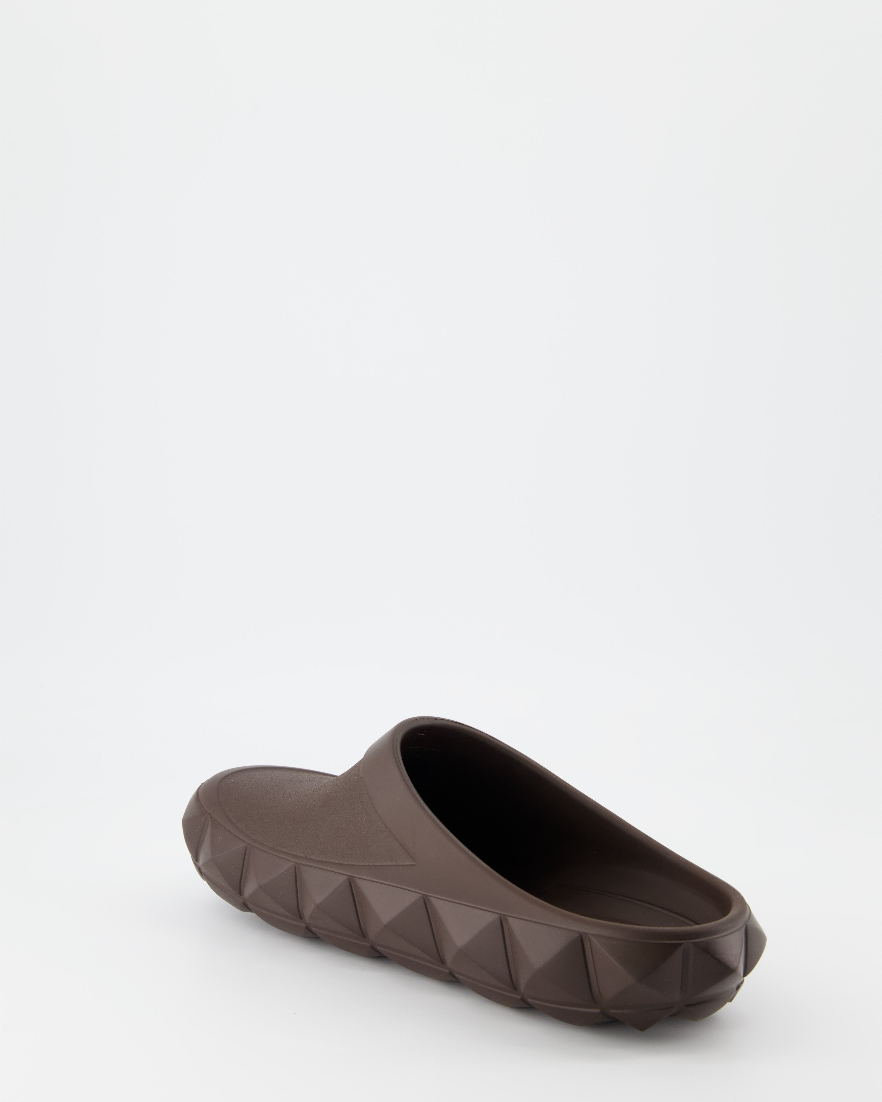 Zapatos abiertos Mules Roman Stud Valentino Garavani Marrón Homme