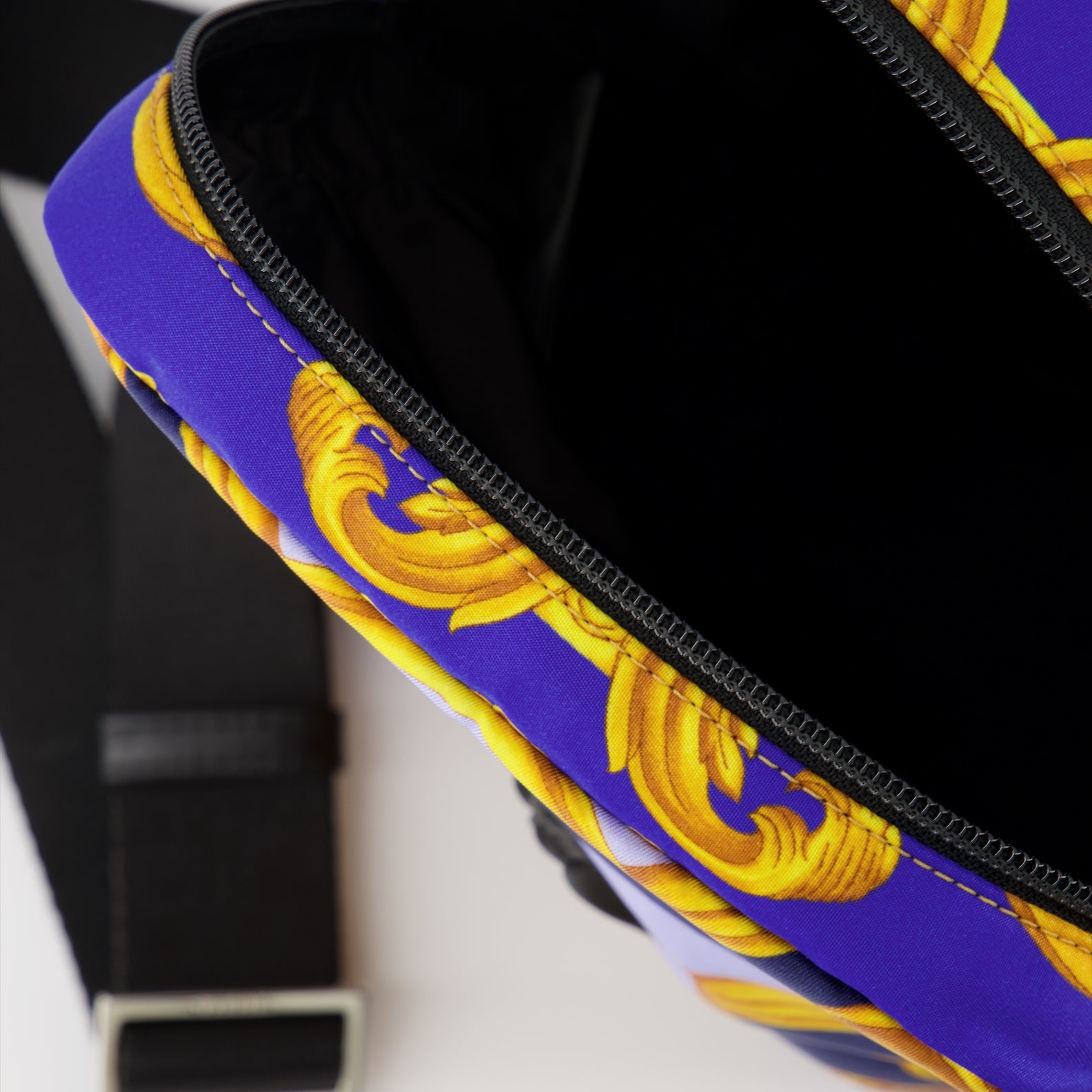 Umhängetaschen Sac bandoulière Barocco Versace Blau Homme