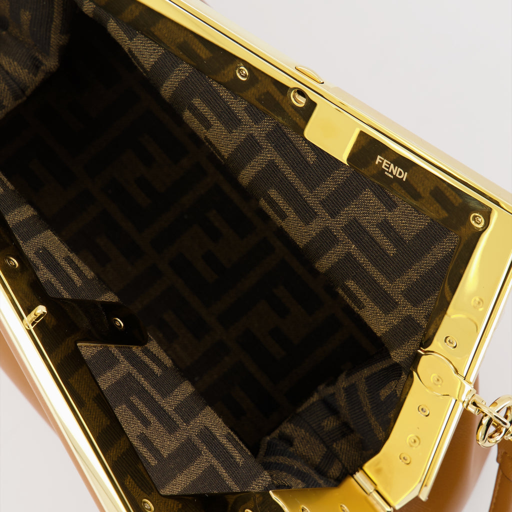 Sacs bandoulière Sac Fendi First midi Fendi Marron Femme