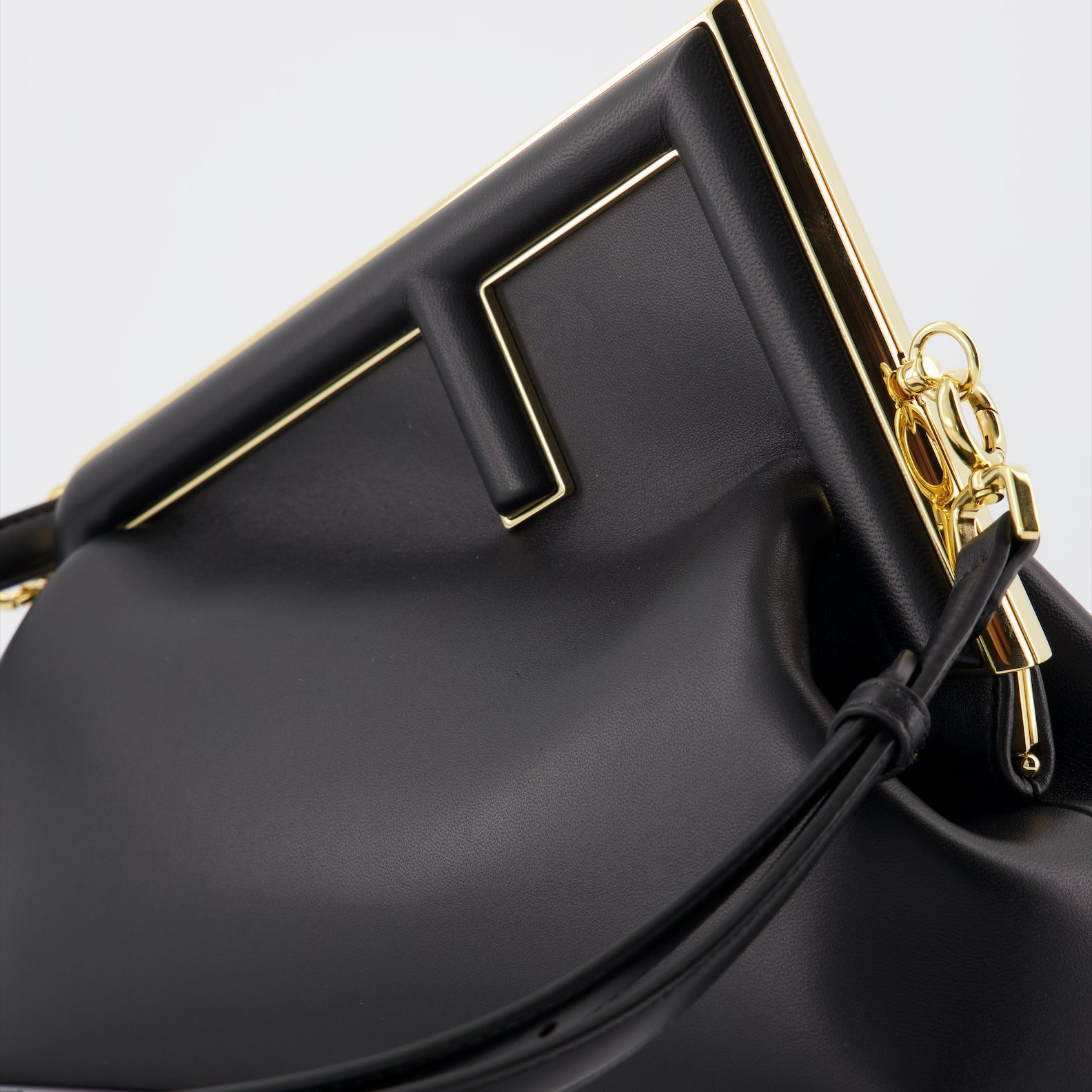 Sacs bandoulière Sac Fendi First midi Fendi Noir Femme