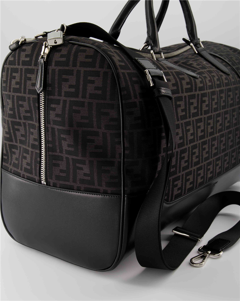 スポーツ＆トラベルバッグ FFバッグ Fendi 黒 男
