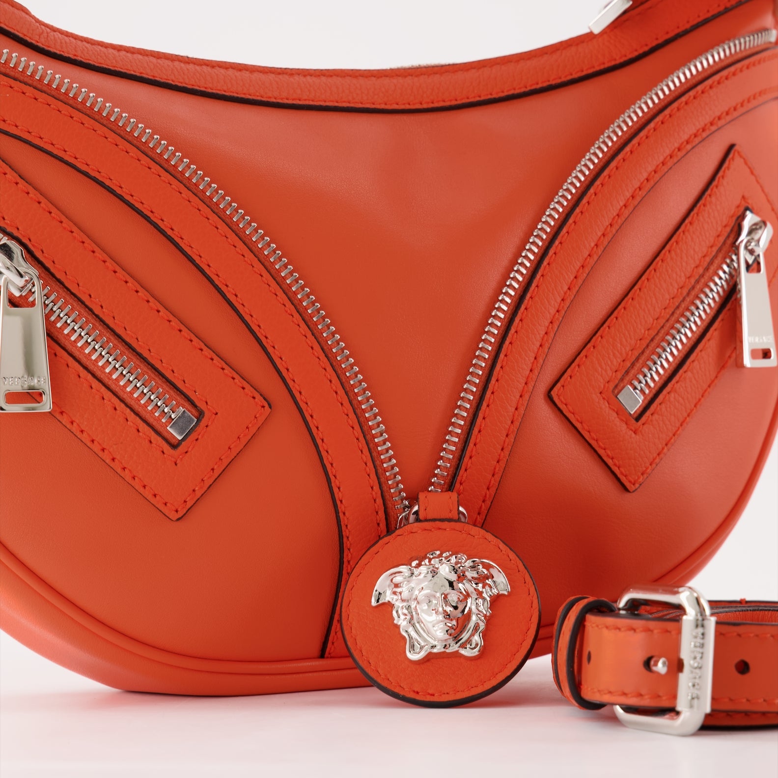 Sacs à main et épaule Sac Hobo Repeat Versace Orange Femme