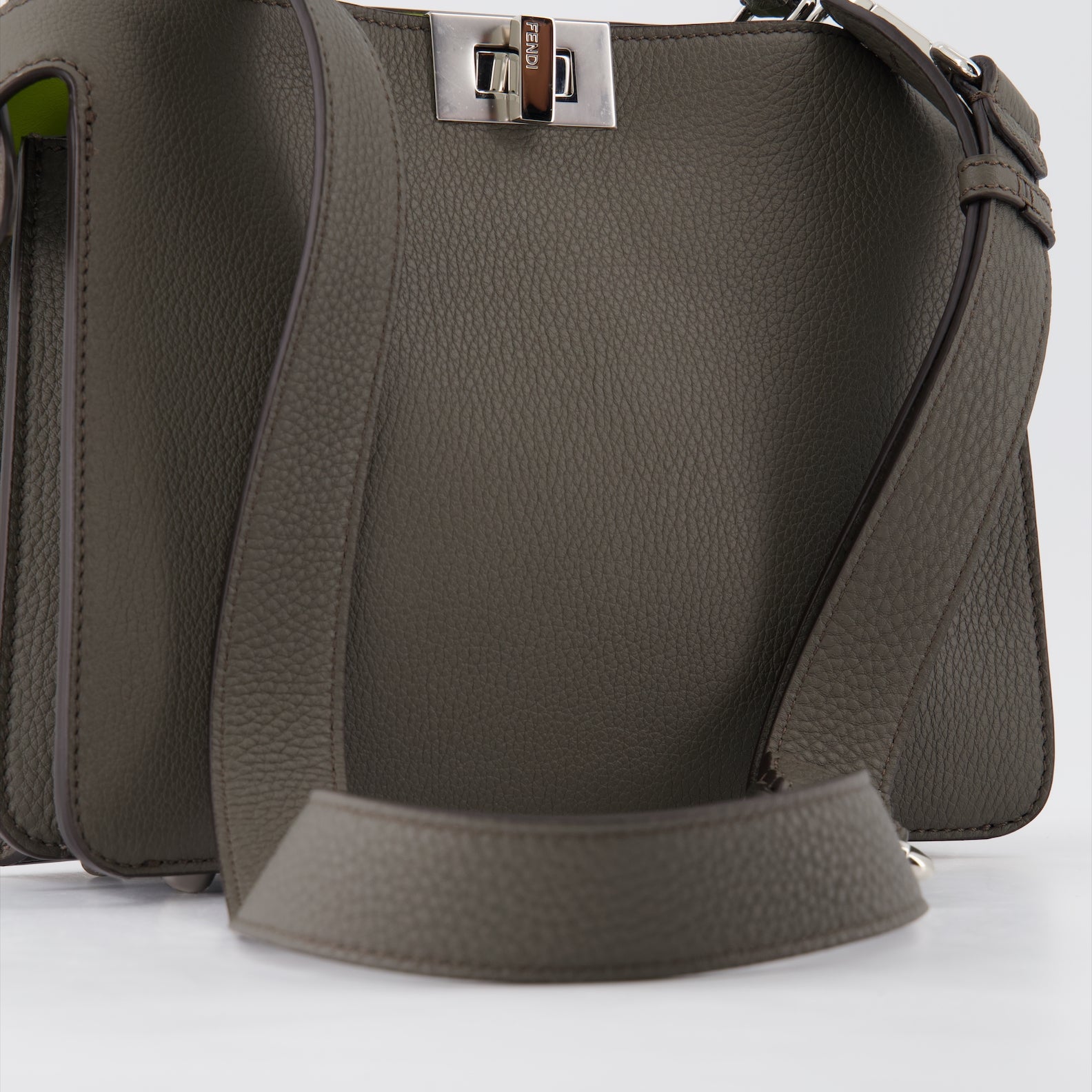 Sacs bandoulière Sac Peekaboo ISeeU Fendi Gris Homme
