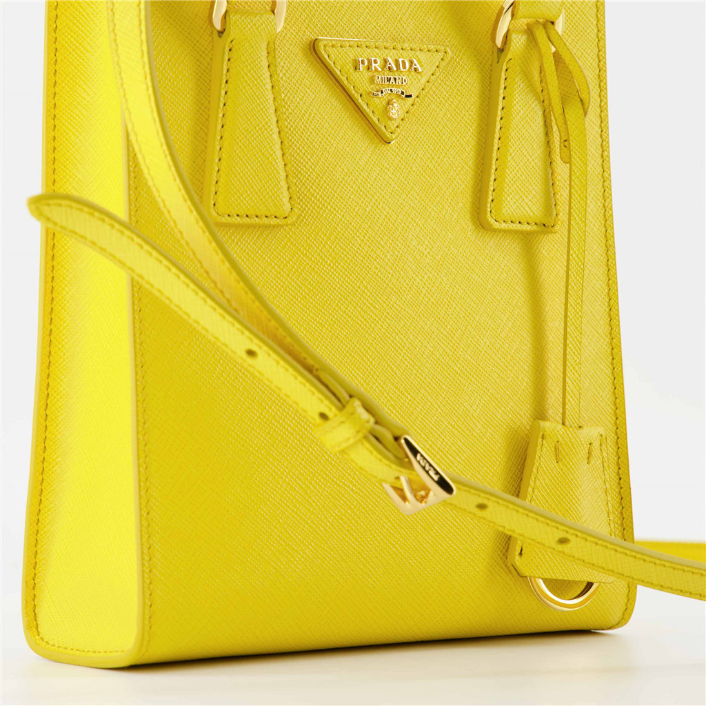 クロスボディバッグ サフィアーノバッグ Prada 黄色 女性