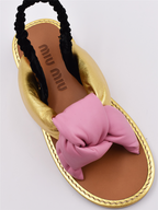 Baskets Sandales nouées Or Miu Miu Doré Femme