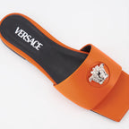 오픈 슈즈 Sandales plates Medusa Versace 주황색 Femme