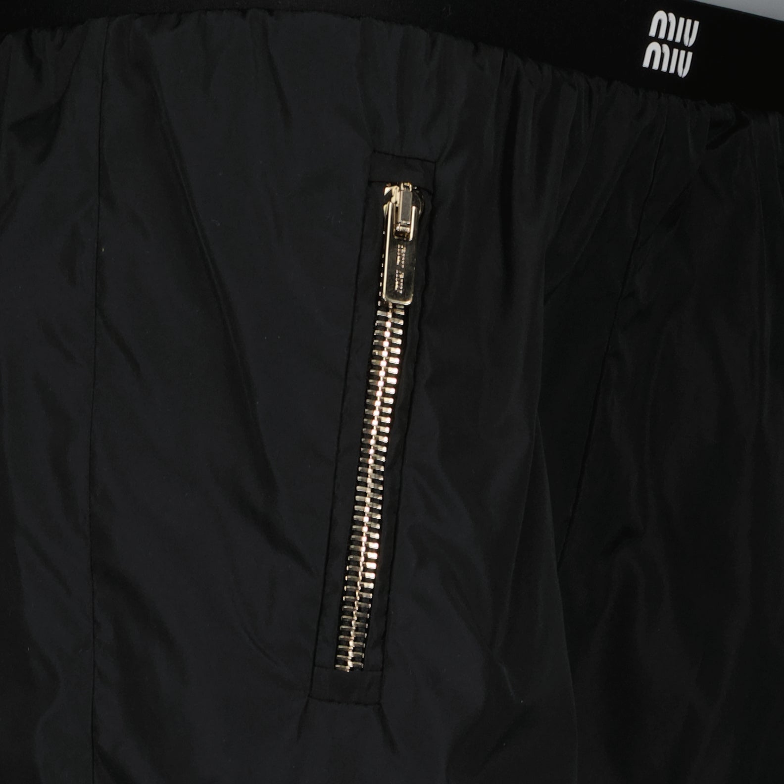Shorts Short en soie technique Miu Miu Schwarz Femme