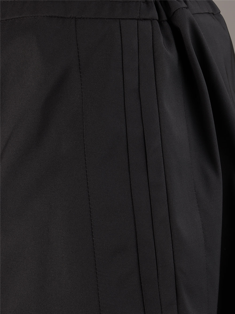 ショートパンツ フレアショーツ Alexander McQueen 黒 女性