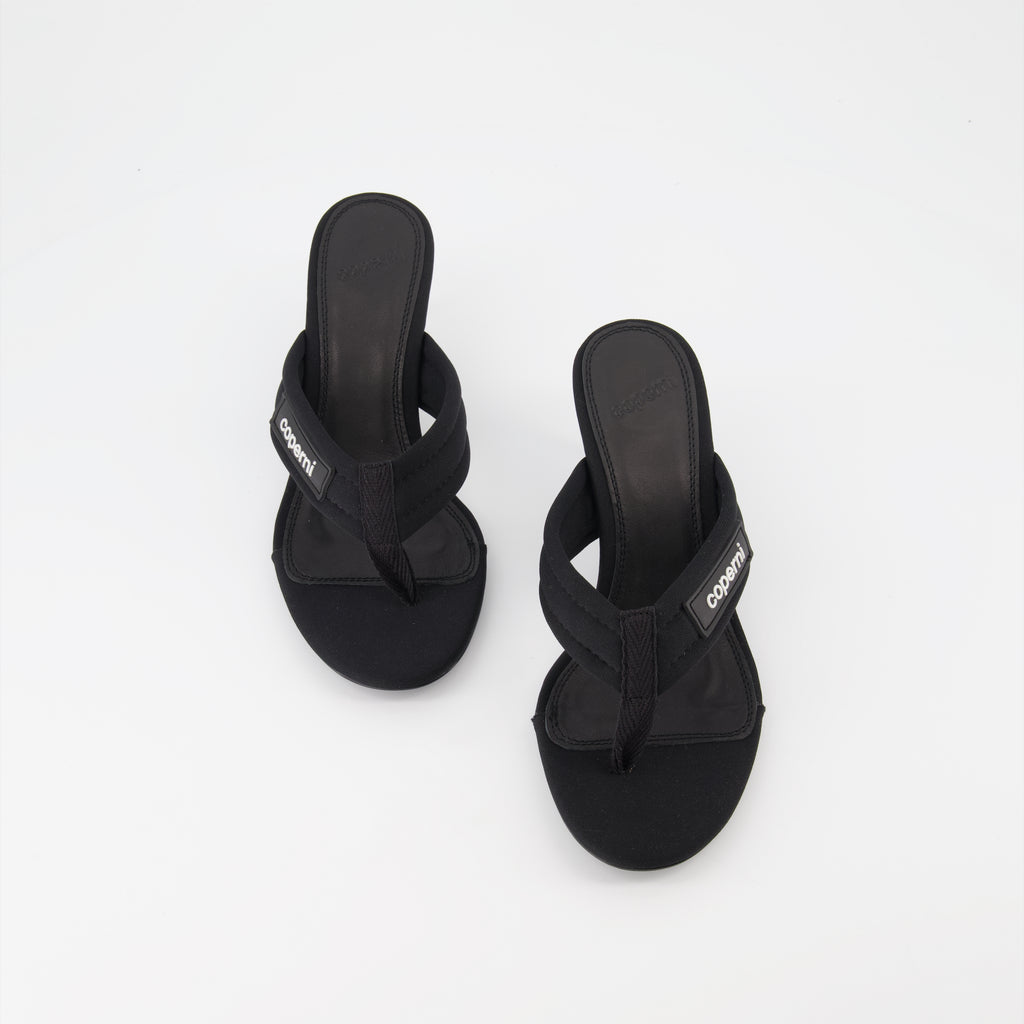 Tongs à talon noir