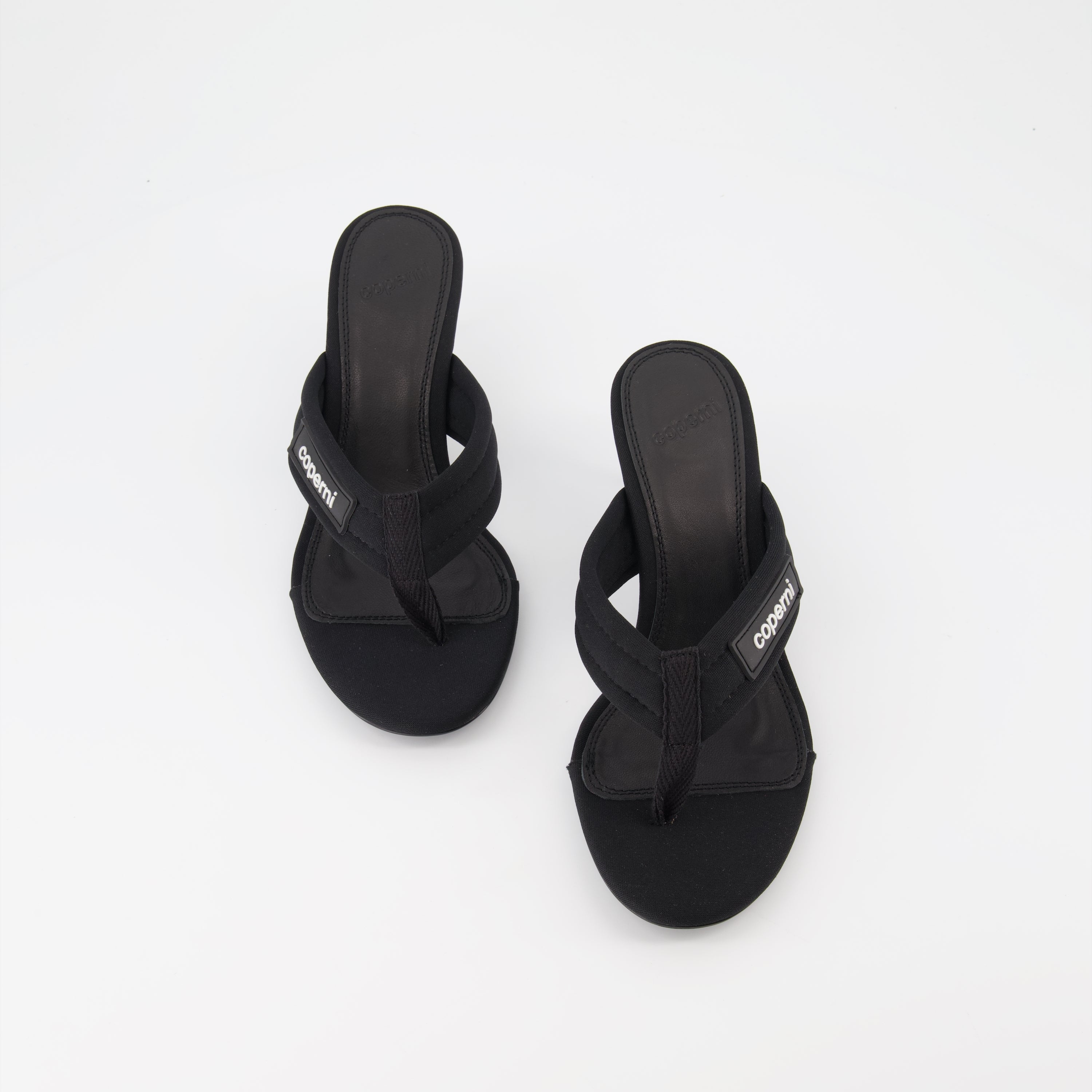 Tongs à talon noir