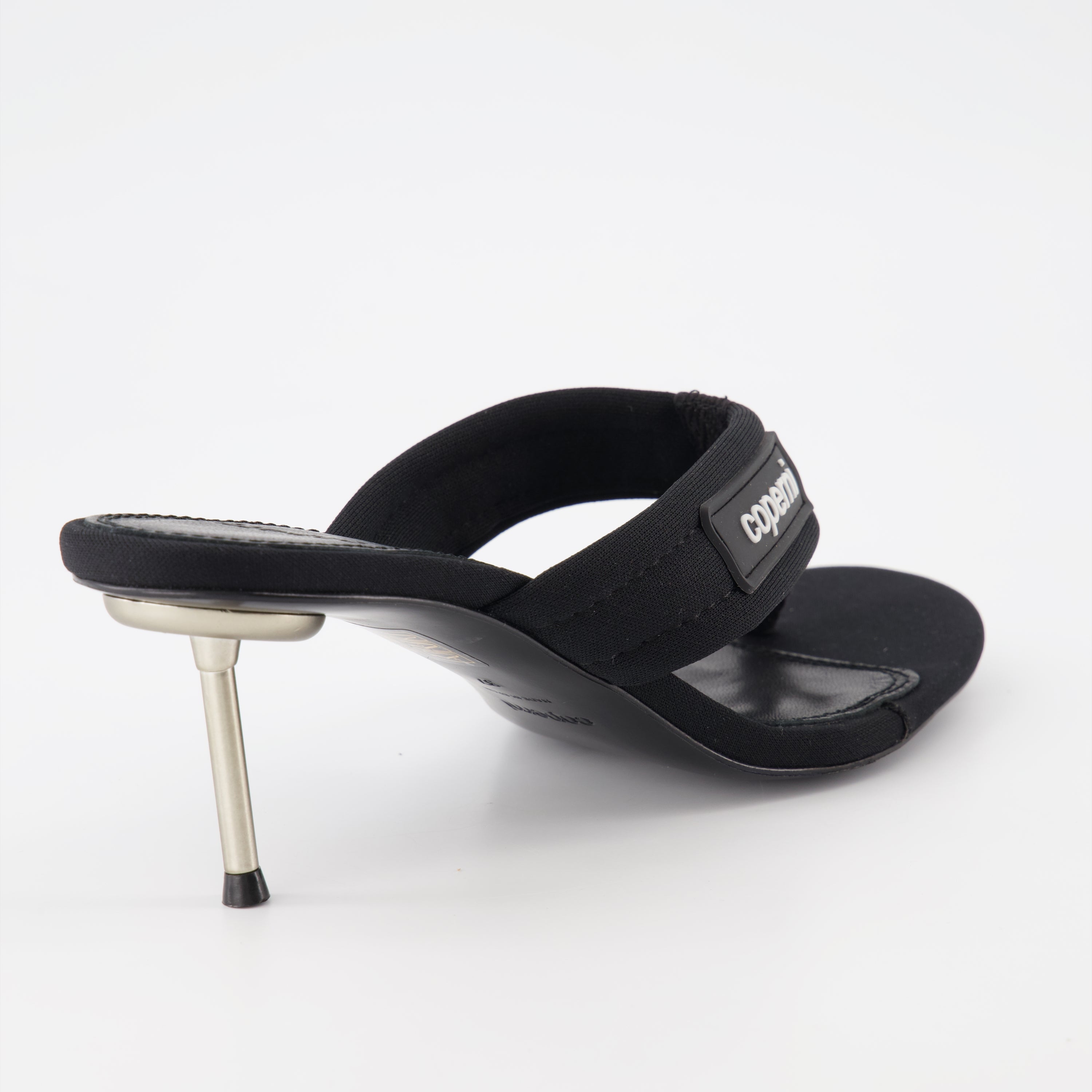 Tongs à talon noir