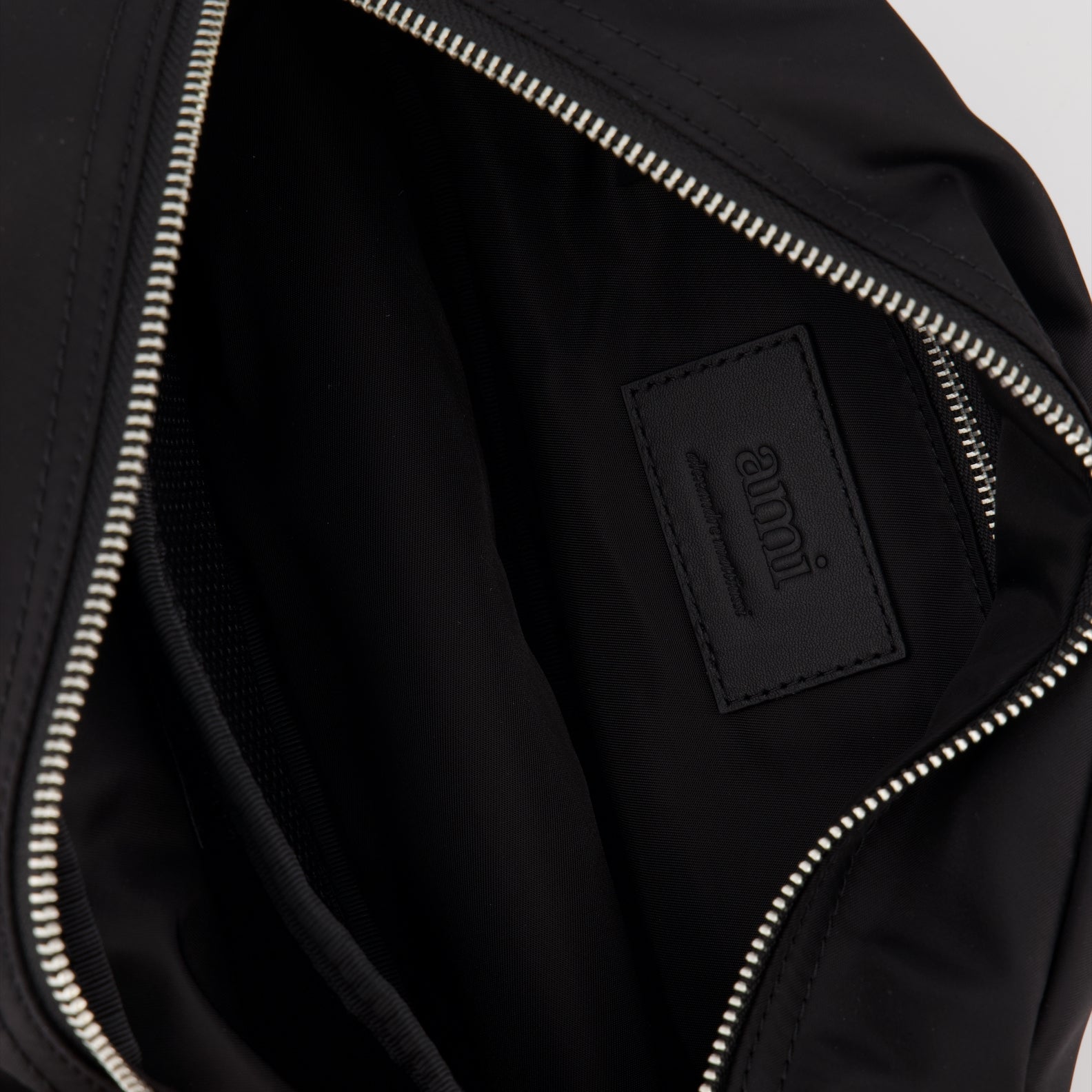 소형 가죽 제품 Trousse à logo Ami PARIS 검은색 남여공용